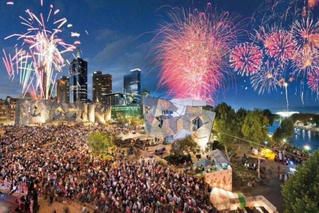 Stay in the heart of Melbourne, free tram zone