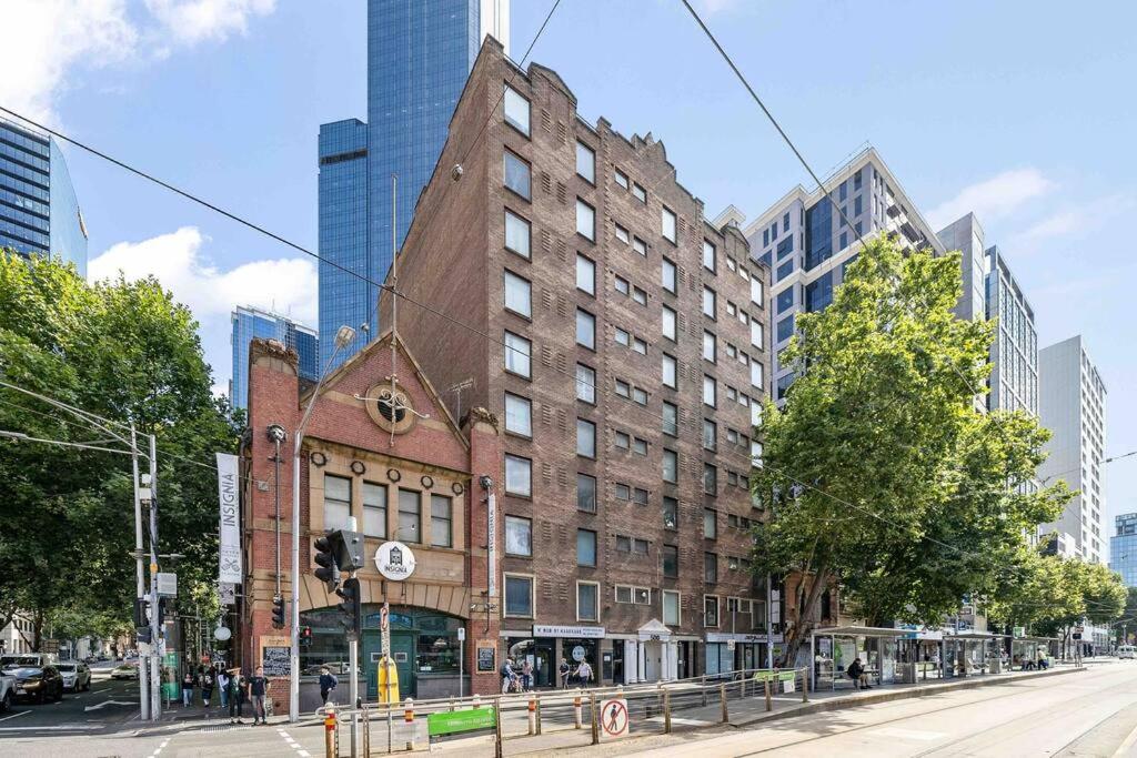Stay in the heart of Melbourne, free tram zone