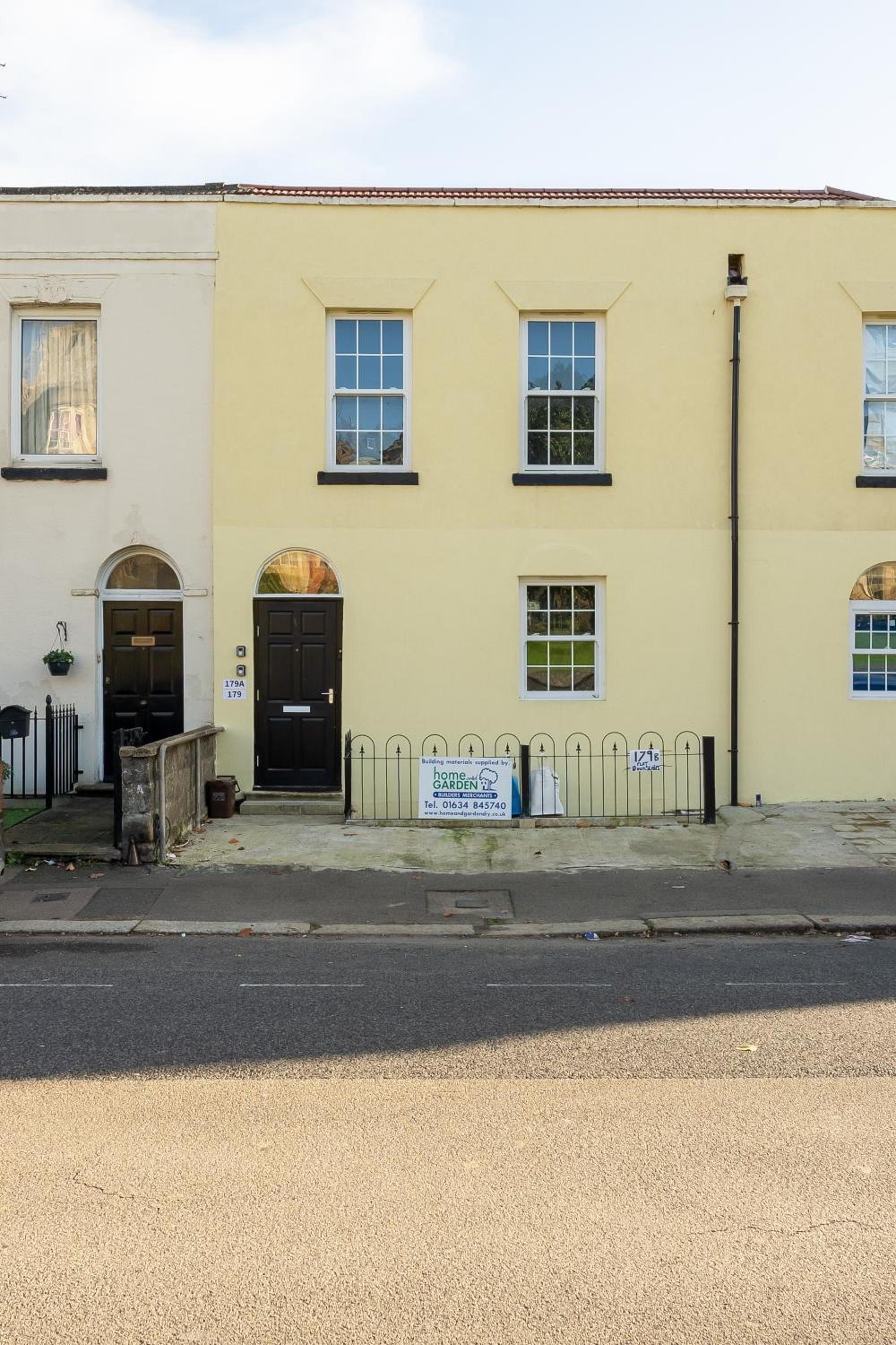 Cozy Downtown Apartment