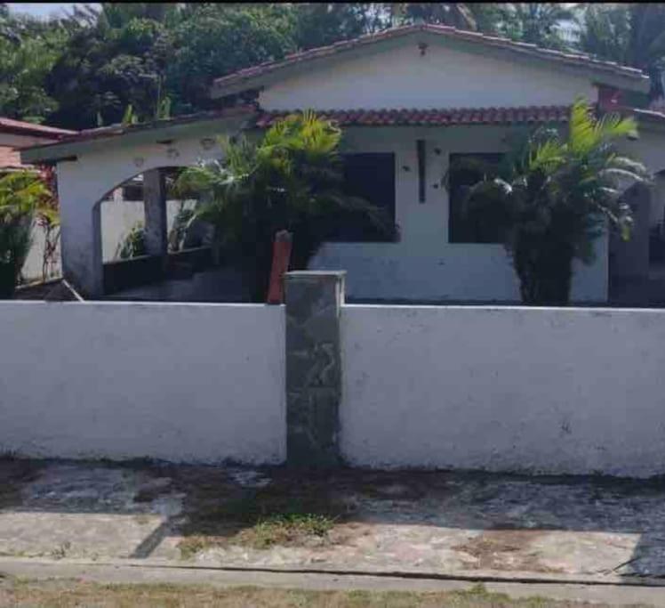 Casa dentro do condomínio Ilha Mar