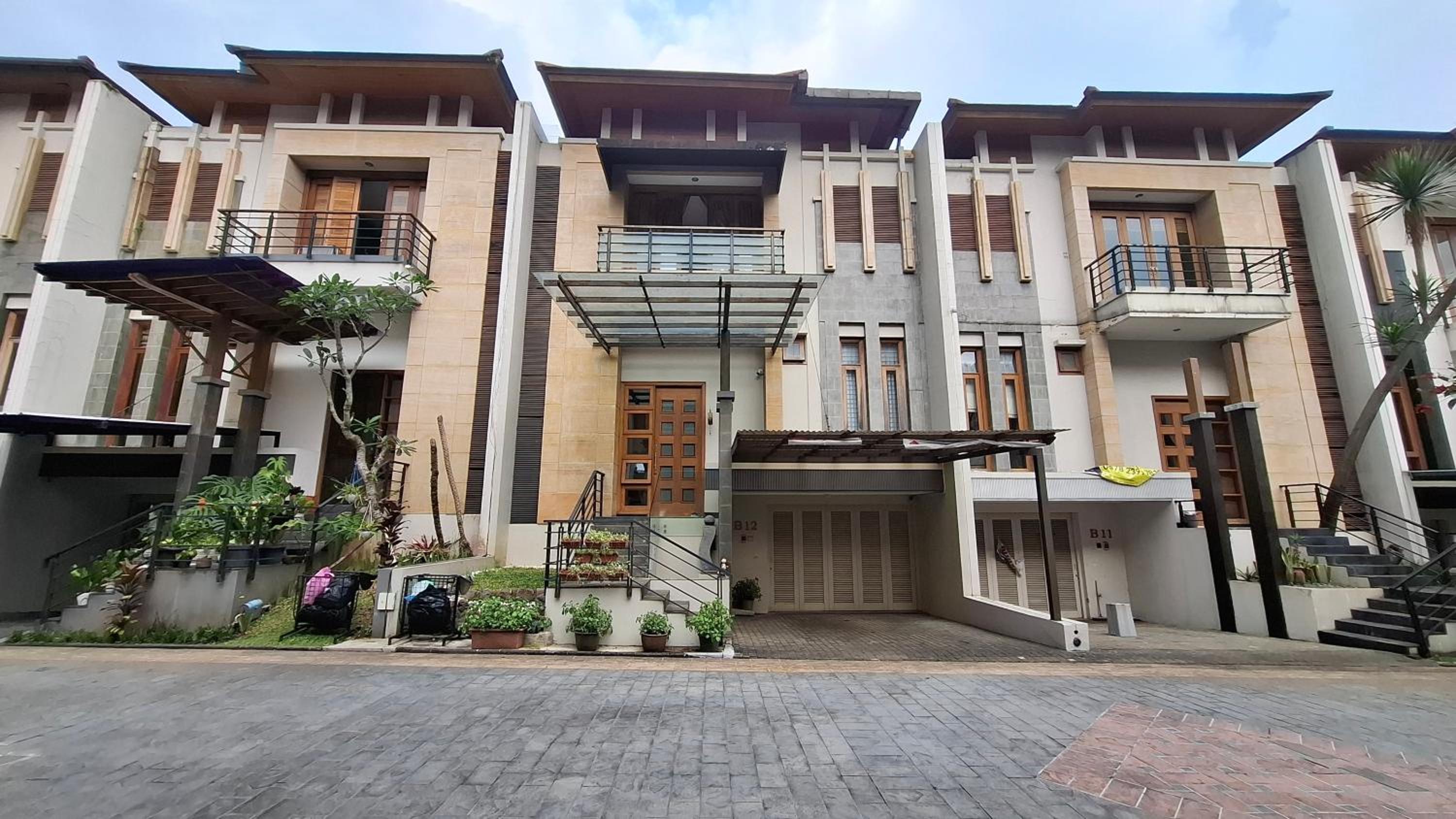 Casa Como Ciumbuleuit - spacious 3 Beds Townhouse view 3