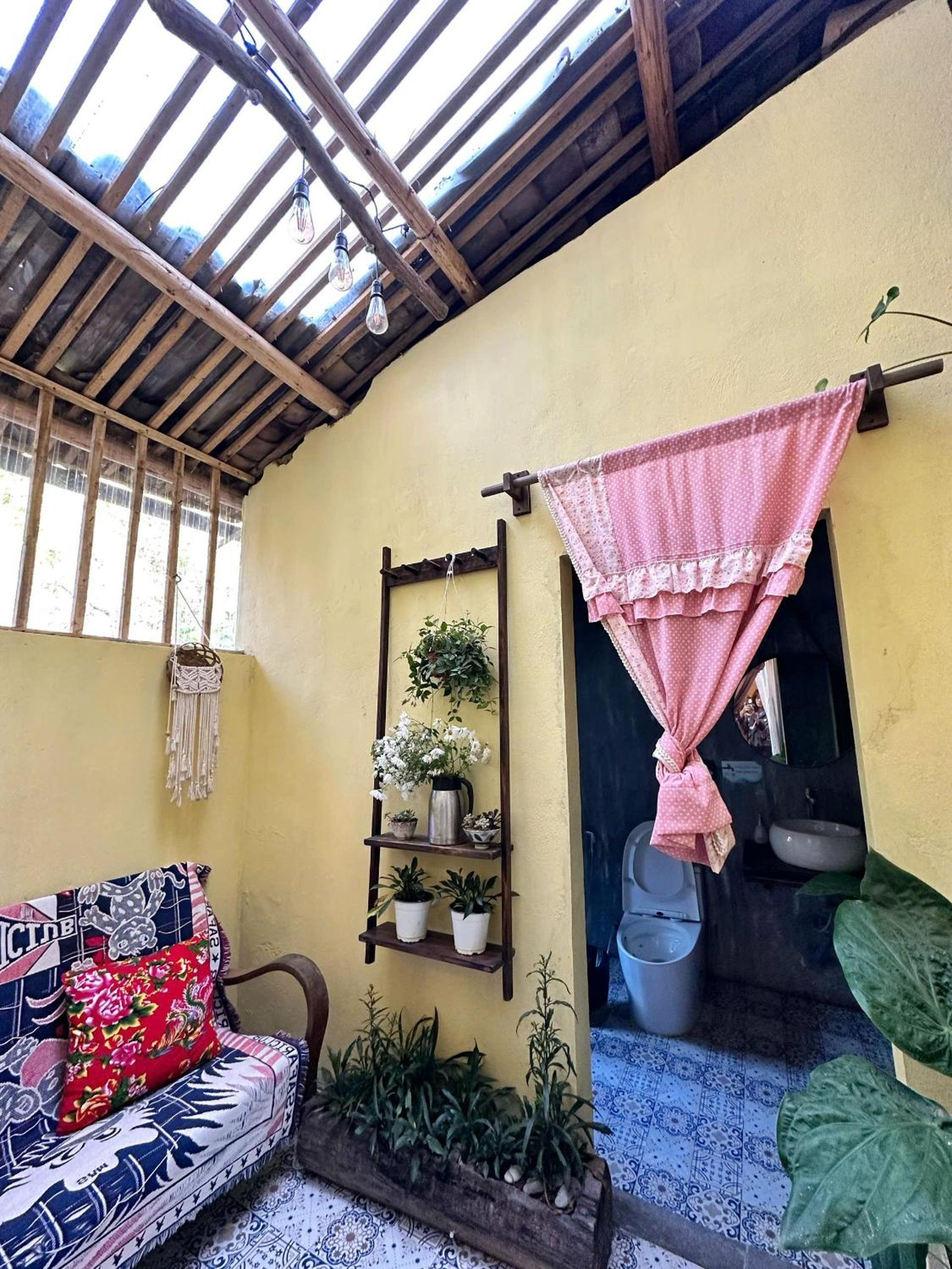 Maison de Hill Home