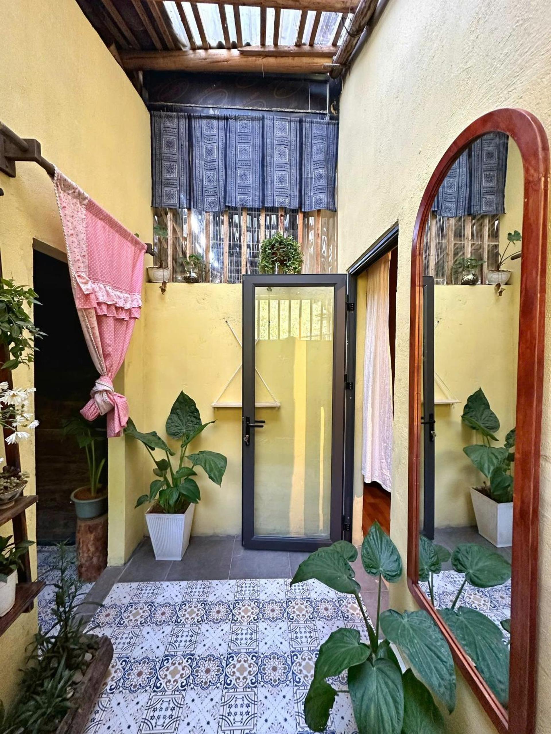 Maison de Hill Home