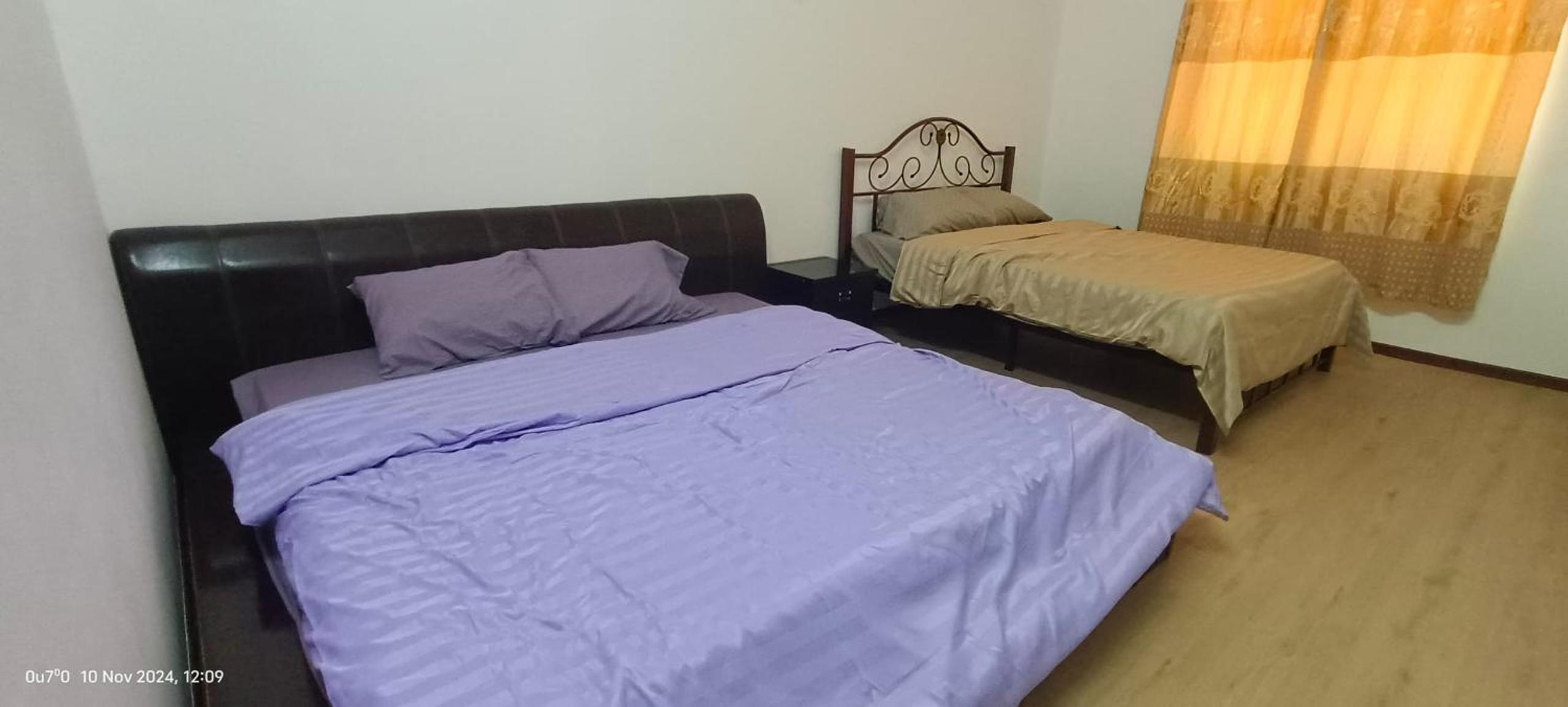 Homestay Miri Four Bedroom 17pax view 4