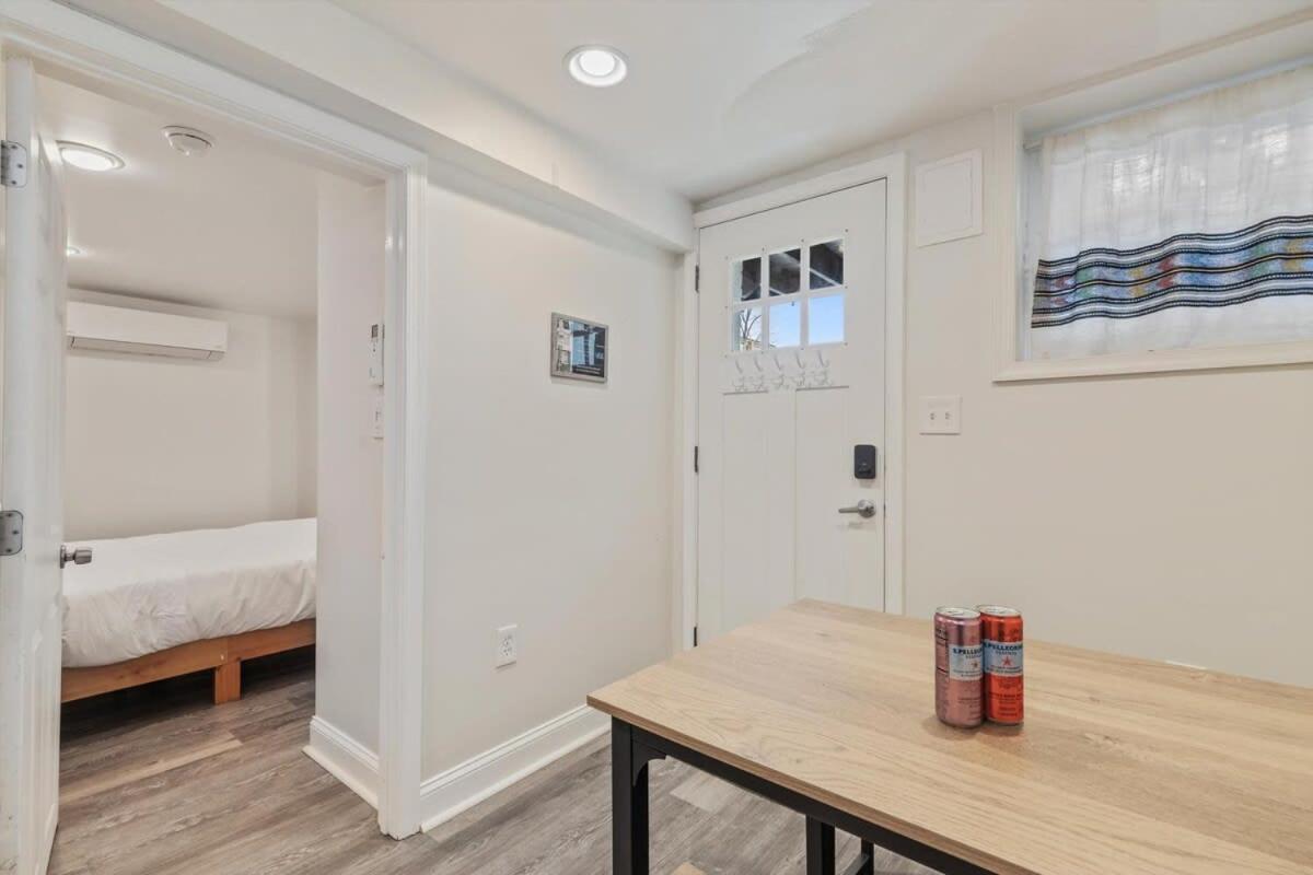Garden-Level 2-BR Apt in Historic Petworth Home photo 5
