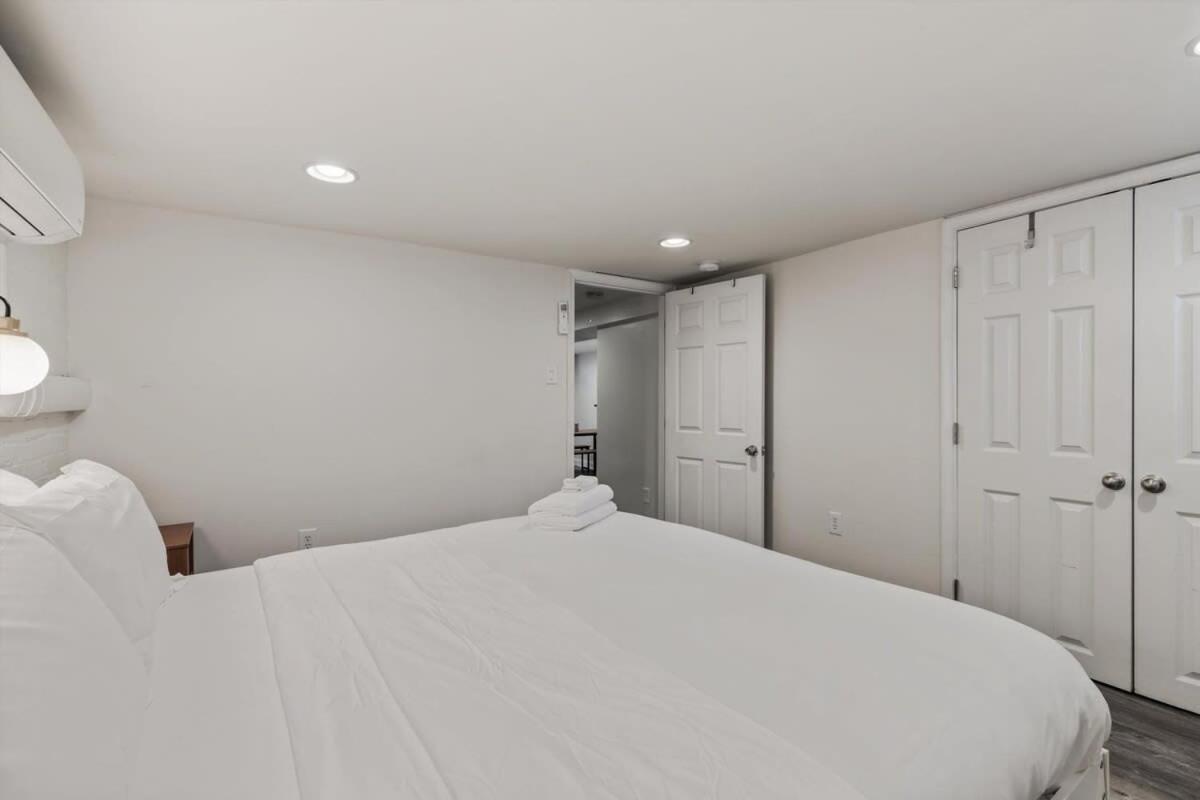 Garden-Level 2-BR Apt in Historic Petworth Home photo 2
