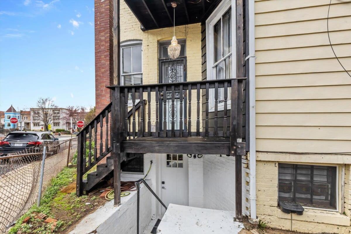 Garden-Level 2-BR Apt in Historic Petworth Home photo 3