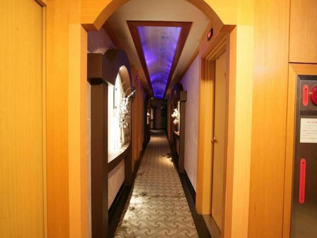 Valentine Hotel
