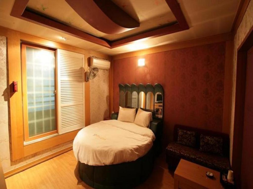 Valentine Hotel