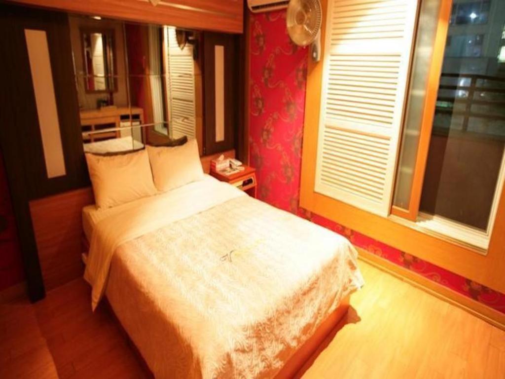 Valentine Hotel