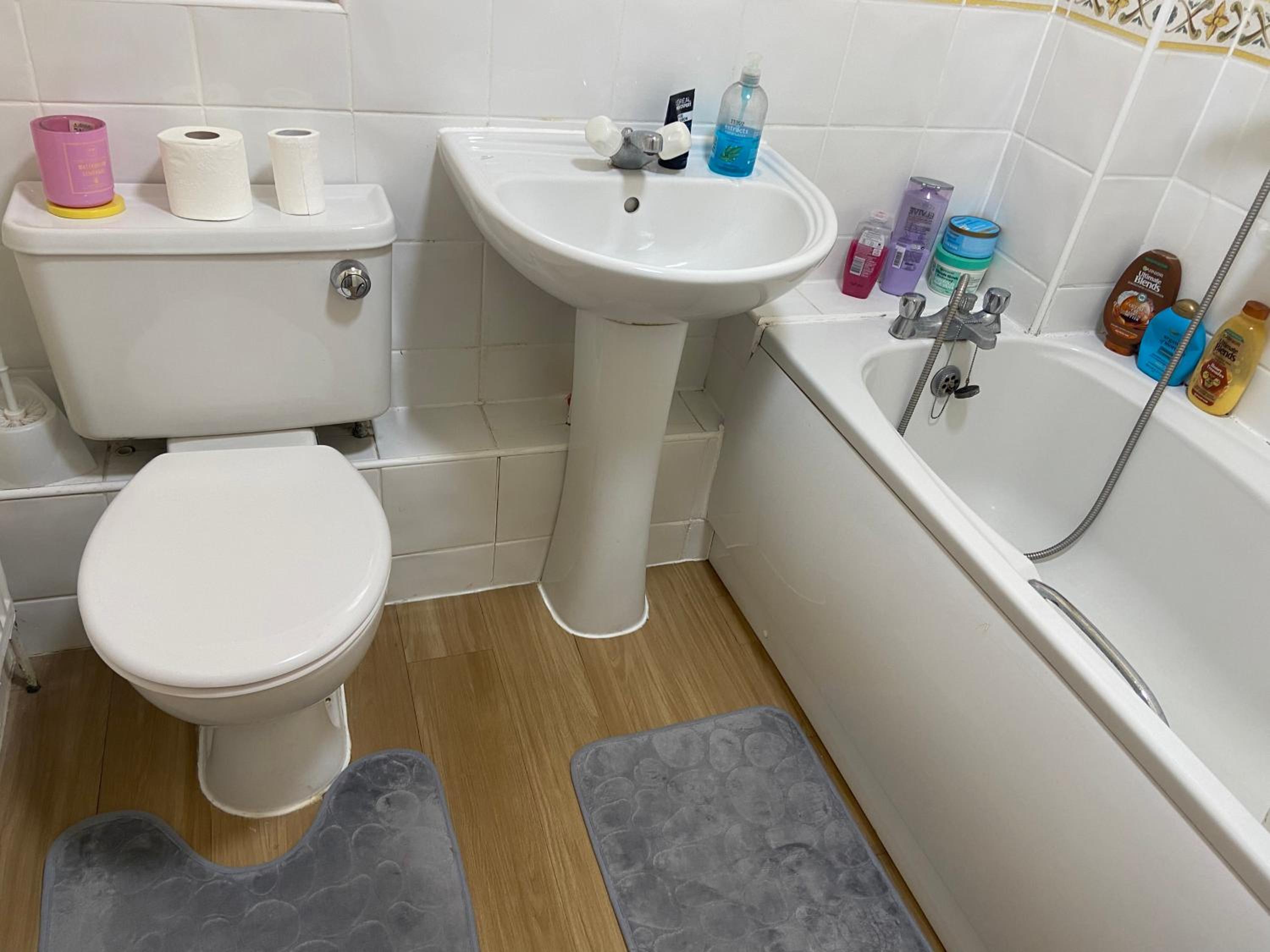 Double bedroom with own private bathroom and a large desk view 4