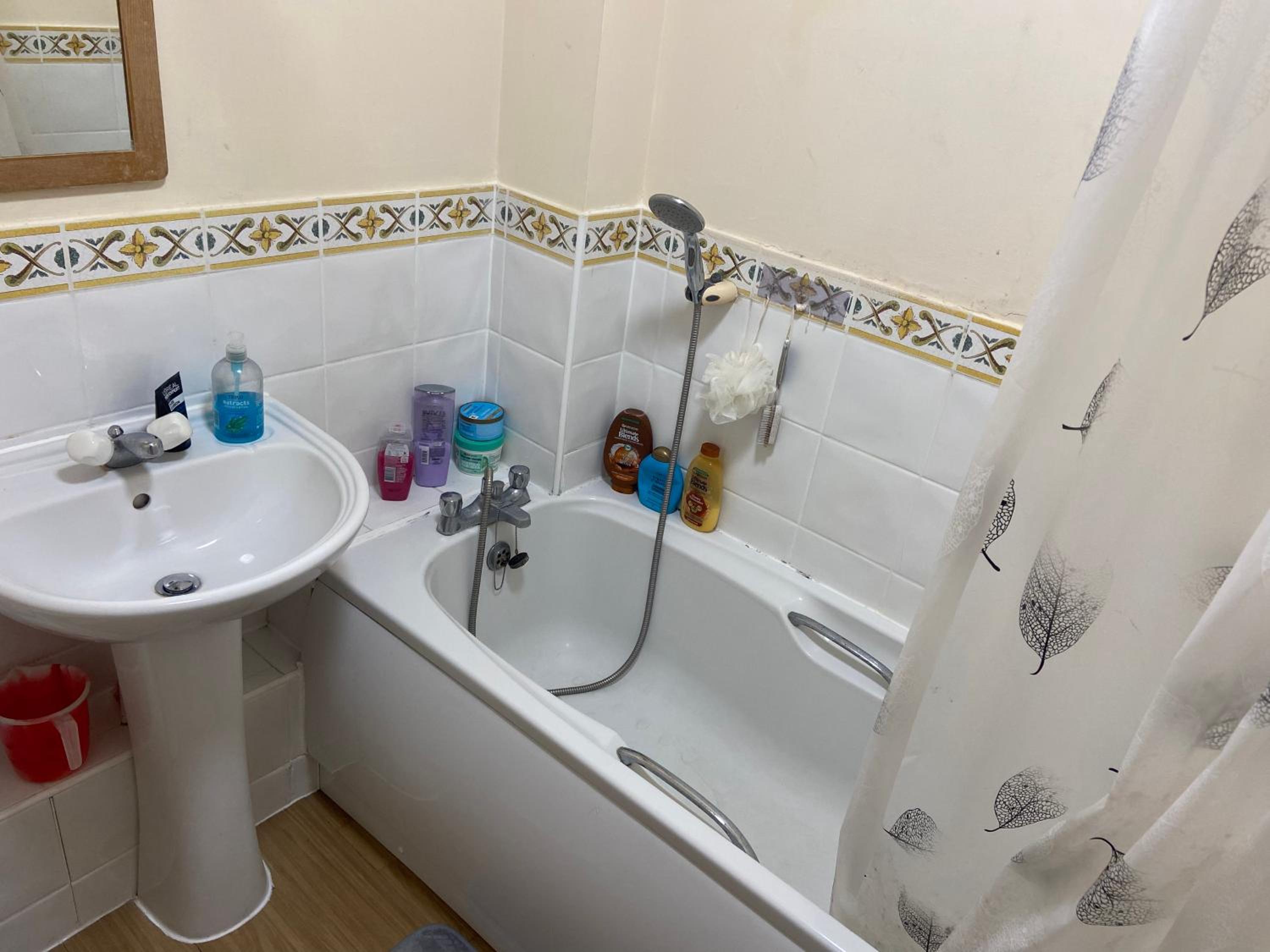 Double bedroom with own private bathroom and a large desk view 5