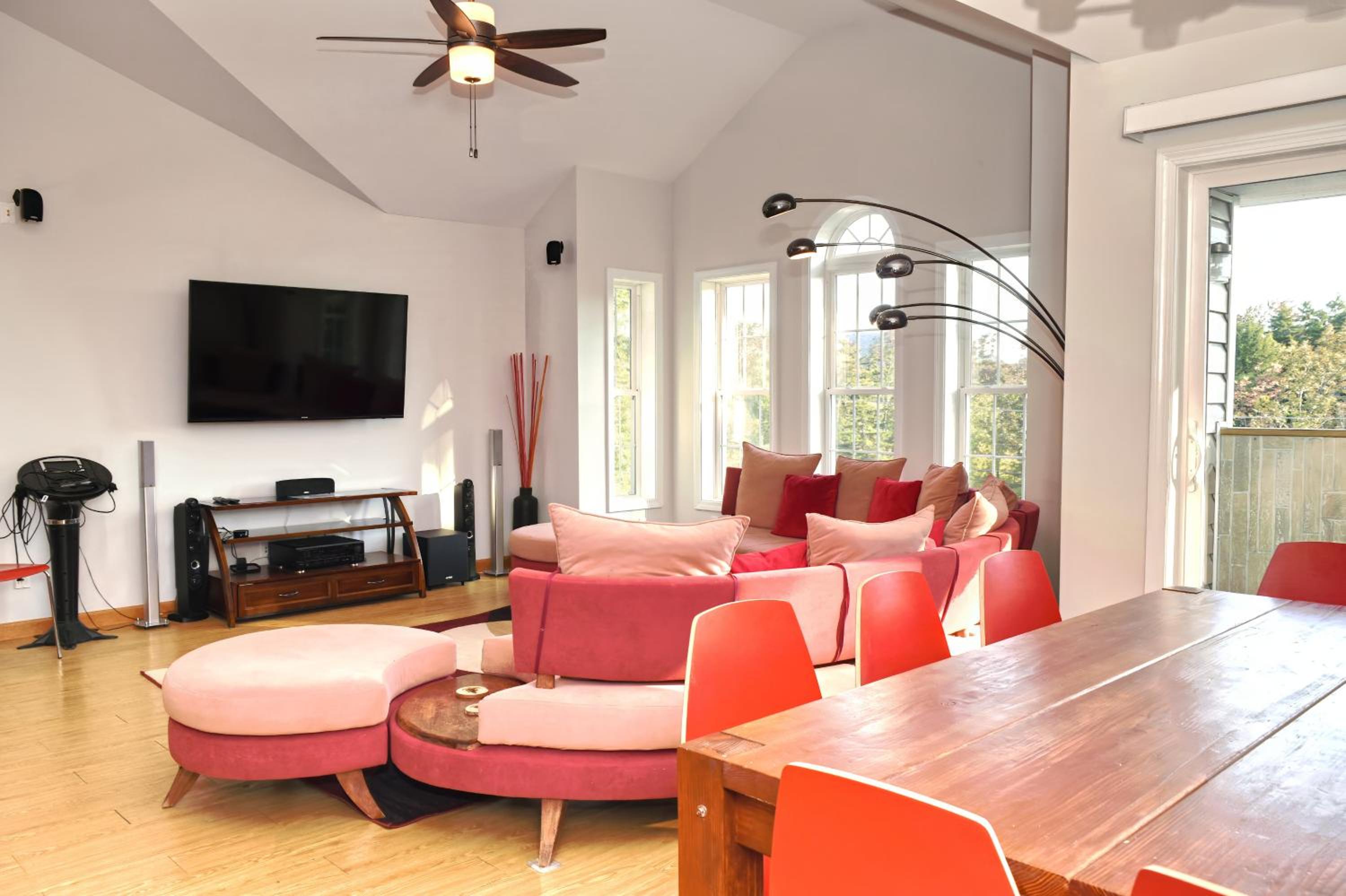 Heavenly K new luxury two family house with hot tub view 2