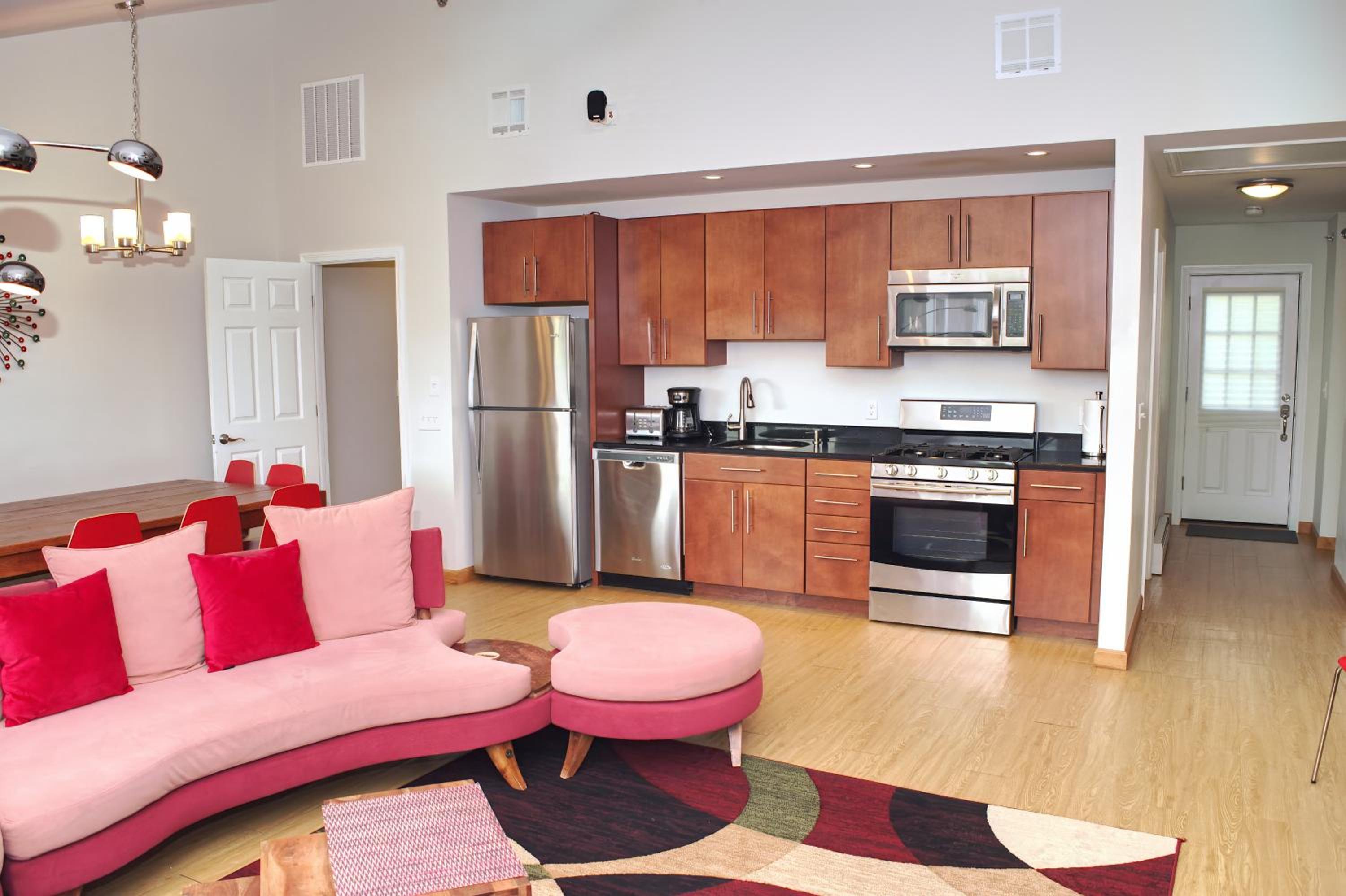 Heavenly K new luxury two family house with hot tub view 4