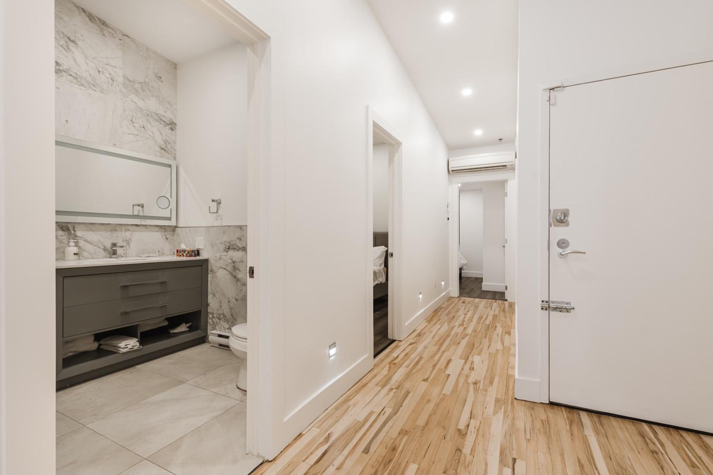 Elegant 3 Bedroom apartment in old port - 302