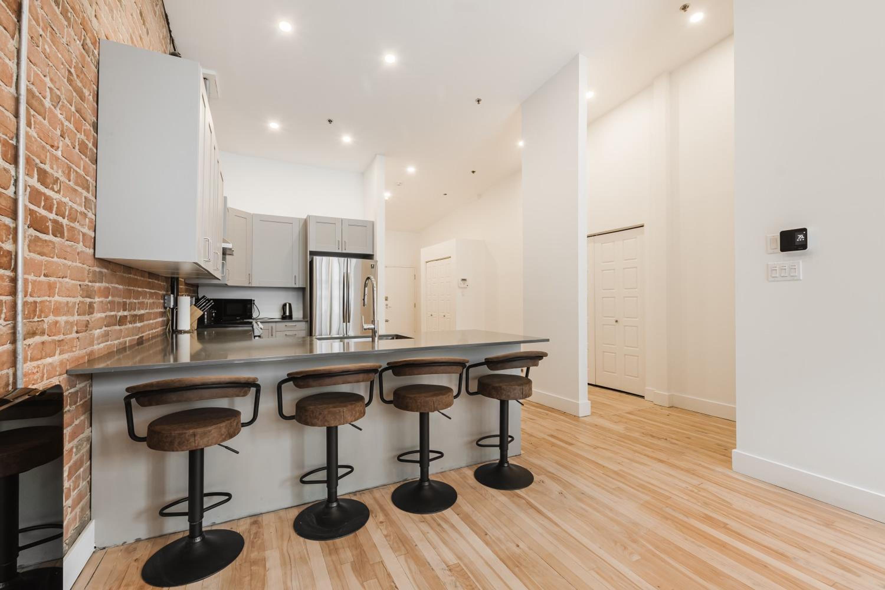 Elegant 3 Bedroom apartment in old port - 302