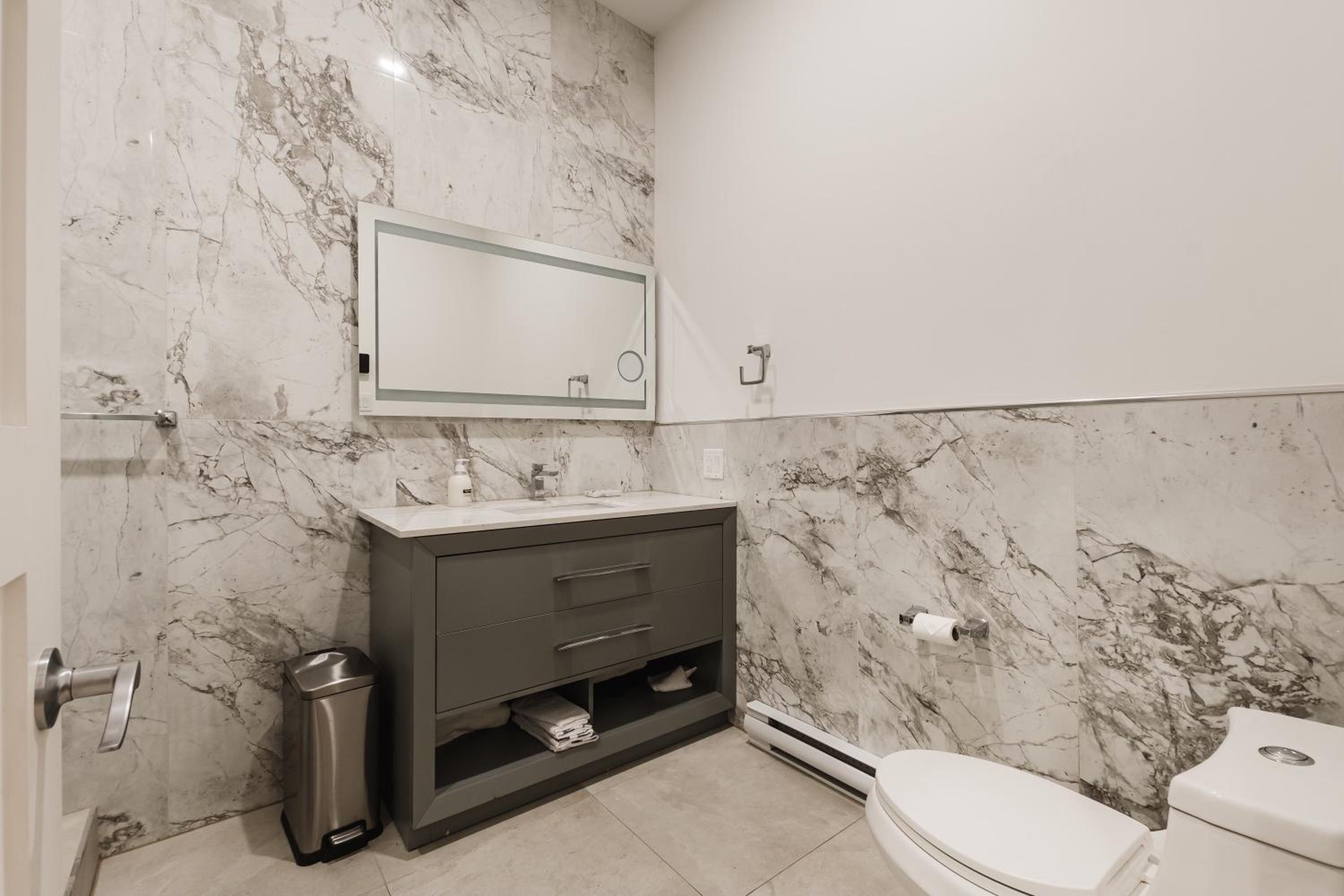 Elegant 3 Bedroom apartment in old port - 302