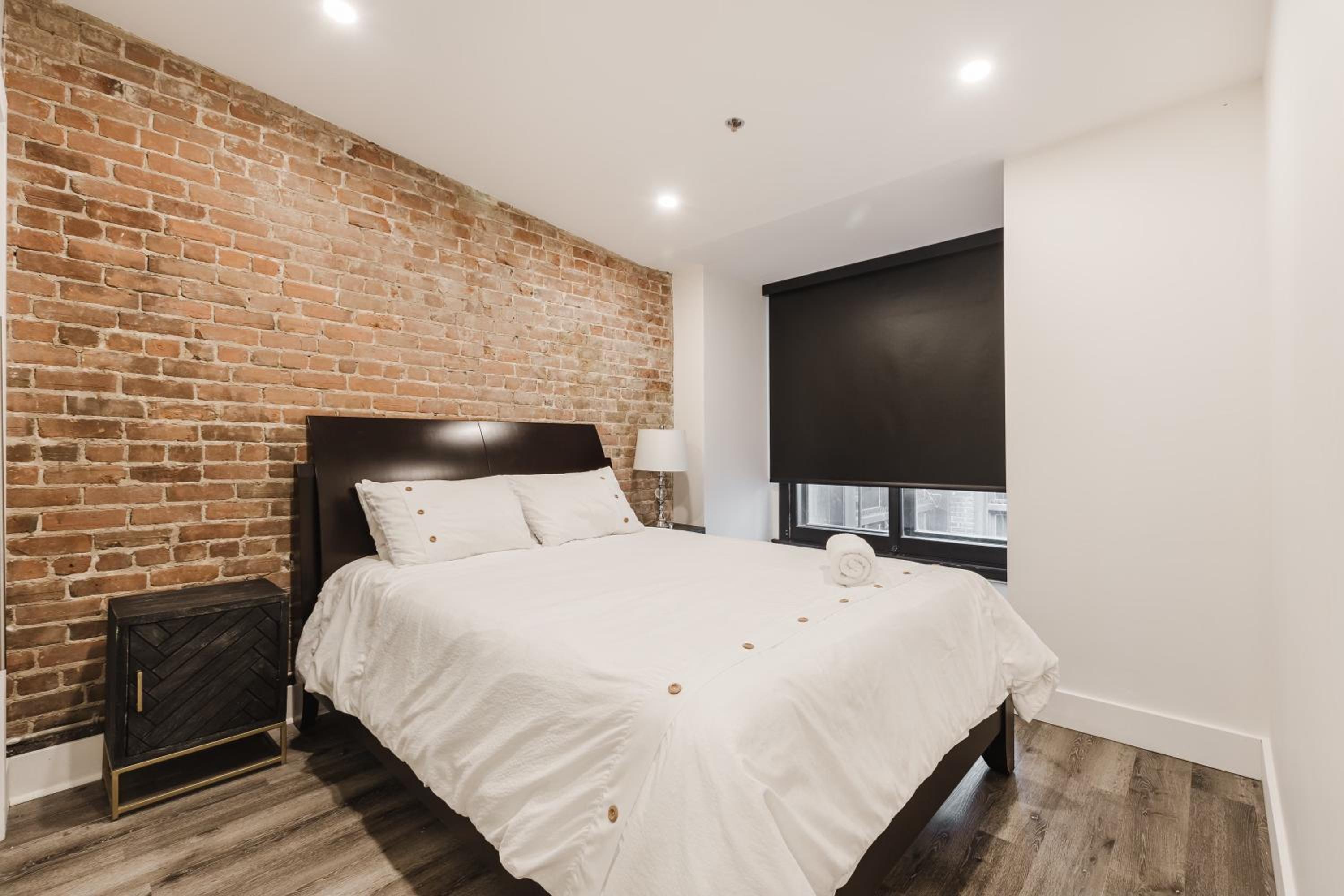 Elegant 3 Bedroom apartment in old port - 302