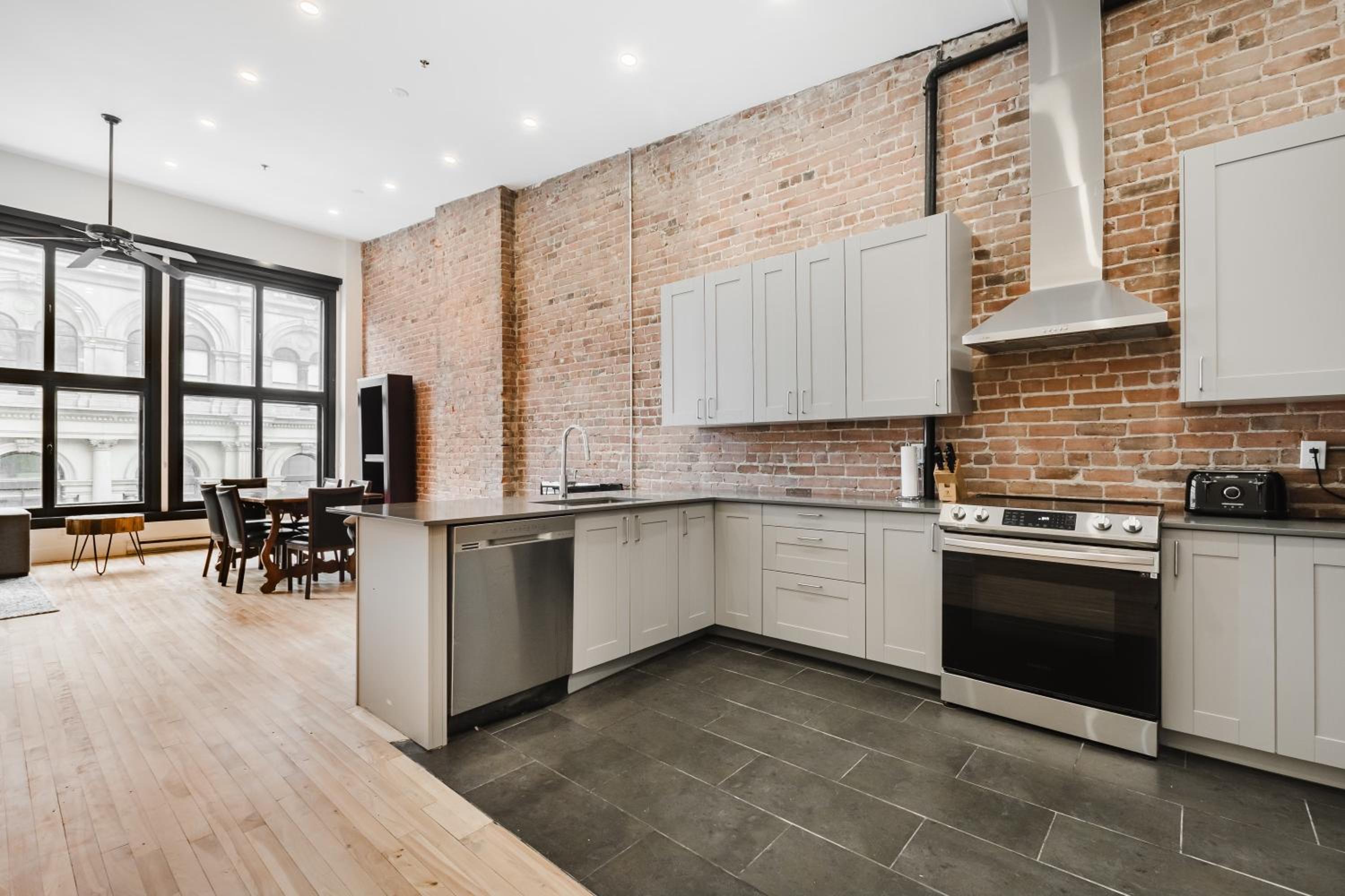 Elegant 3 Bedroom apartment in old port - 302