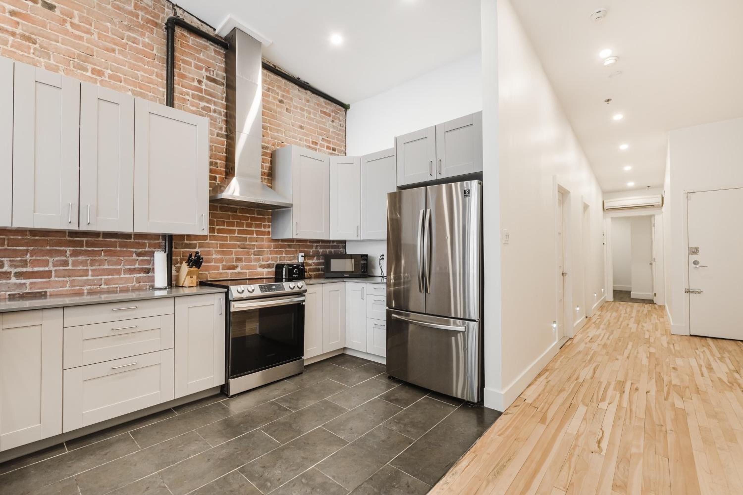 Elegant 3 Bedroom apartment in old port - 302