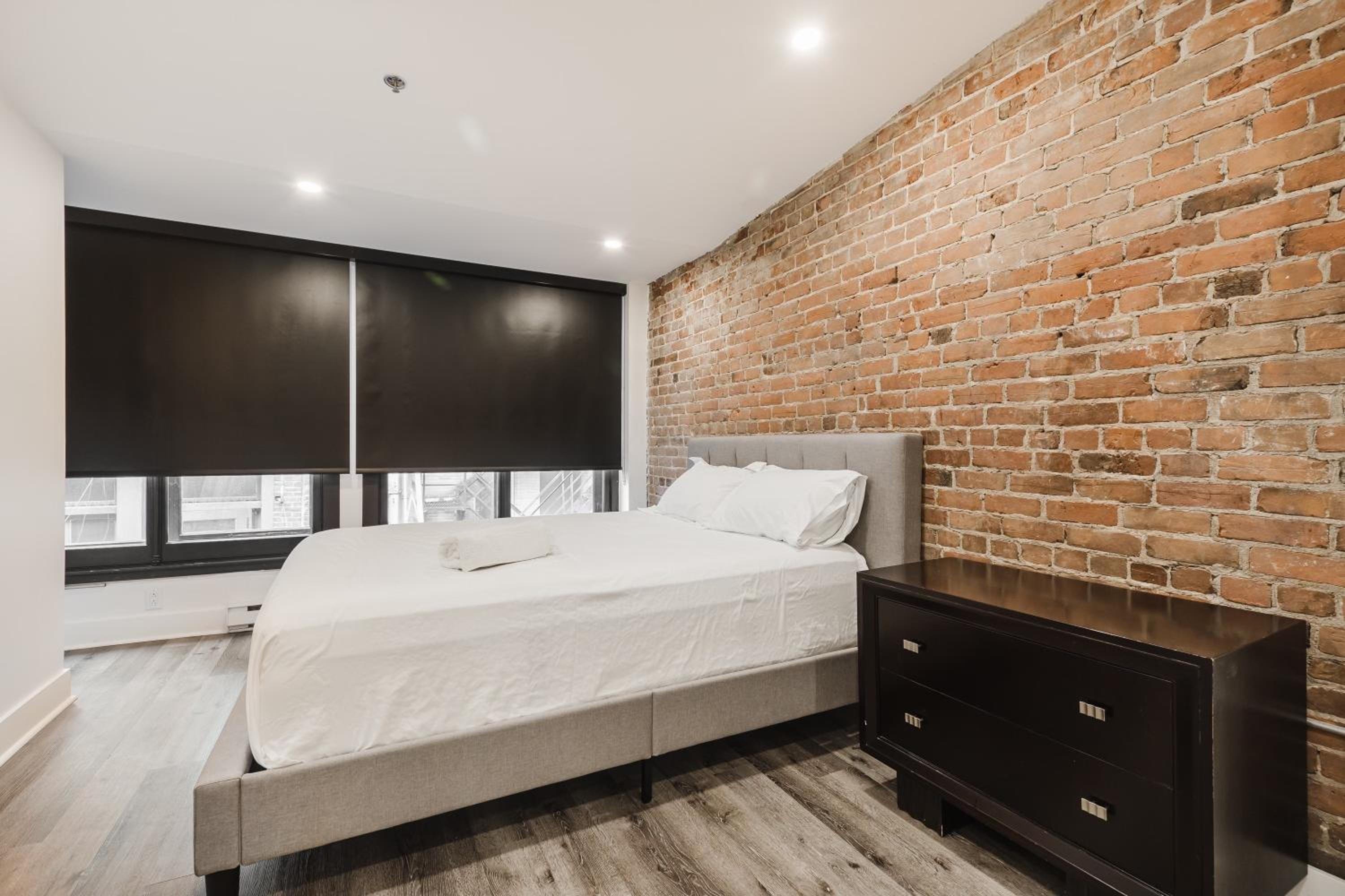 Elegant 3 Bedroom apartment in old port - 302