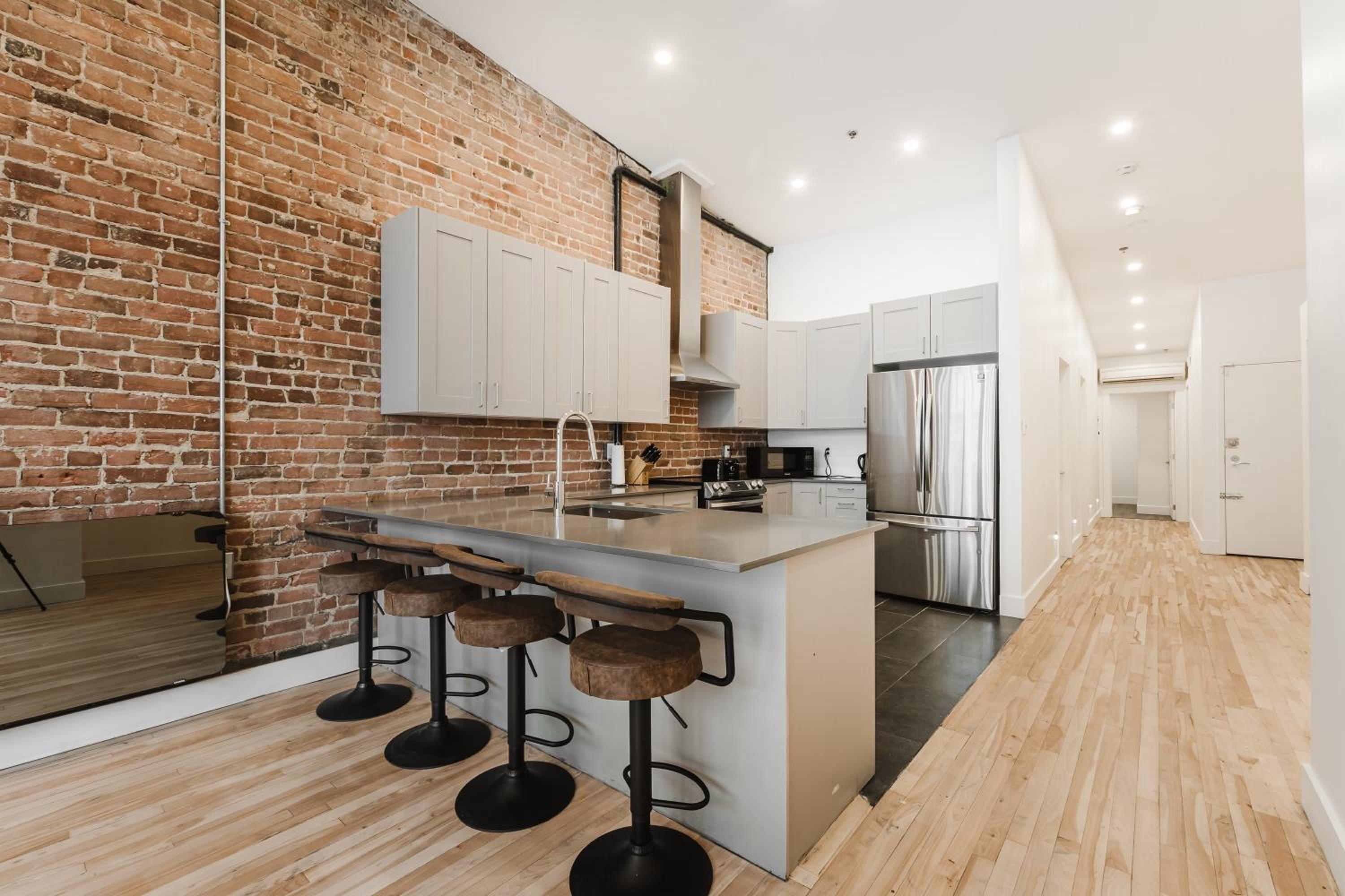 Elegant 3 Bedroom apartment in old port - 302