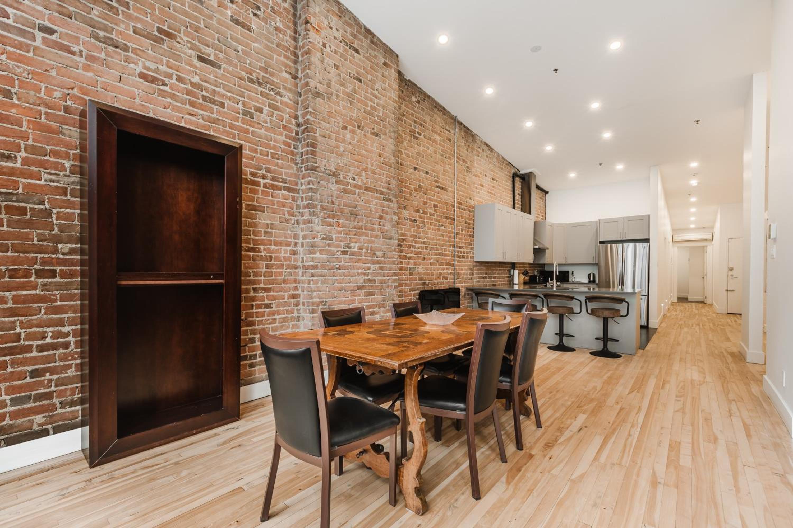 Elegant 3 Bedroom apartment in old port - 302
