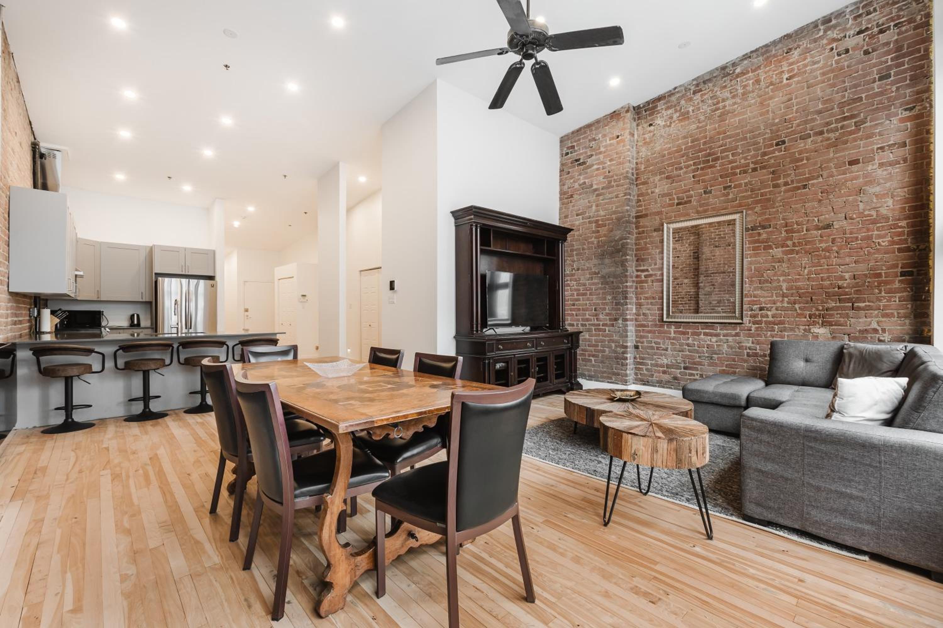 Elegant 3 Bedroom apartment in old port - 302
