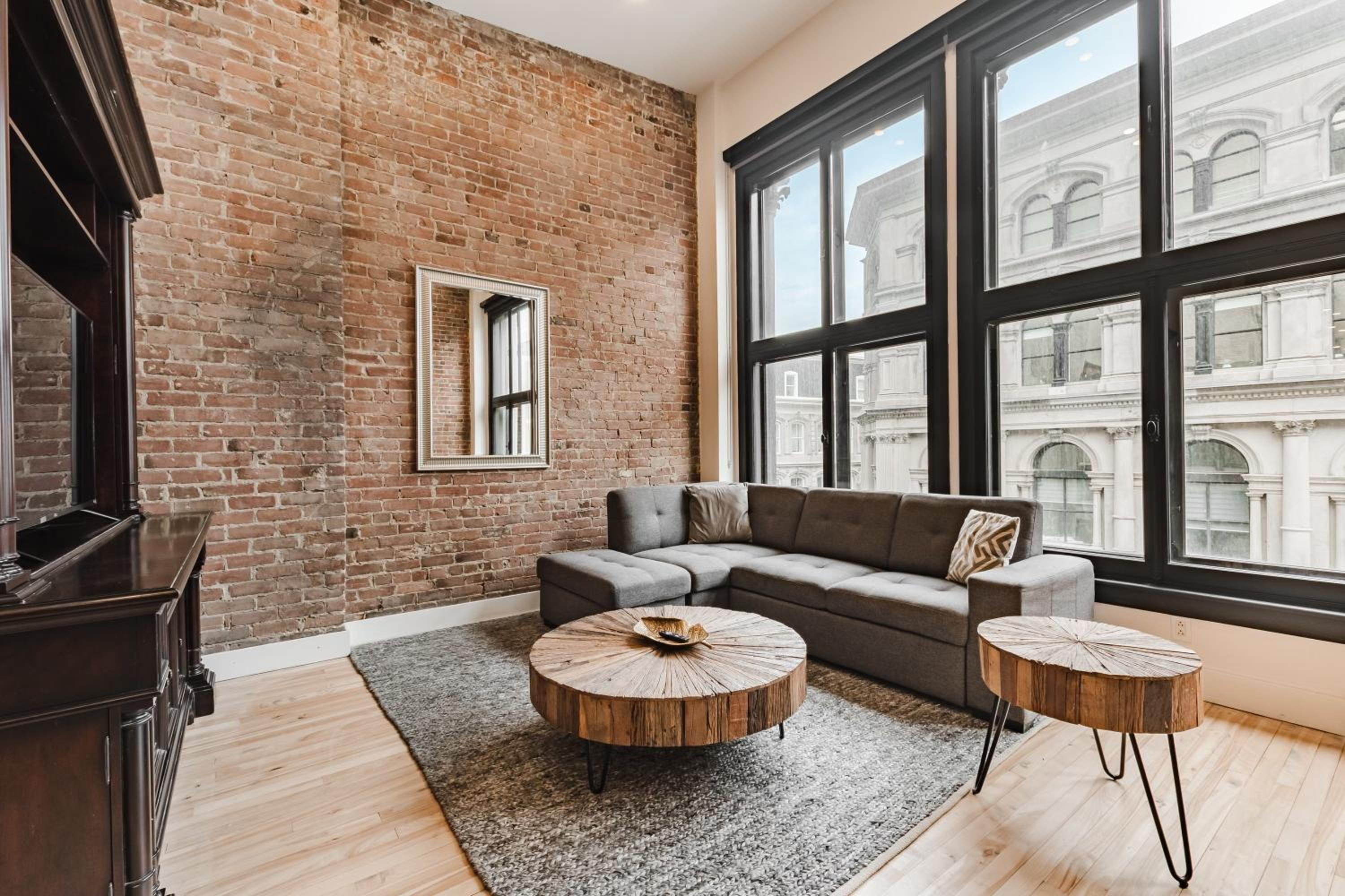 Elegant 3 Bedroom apartment in old port - 302