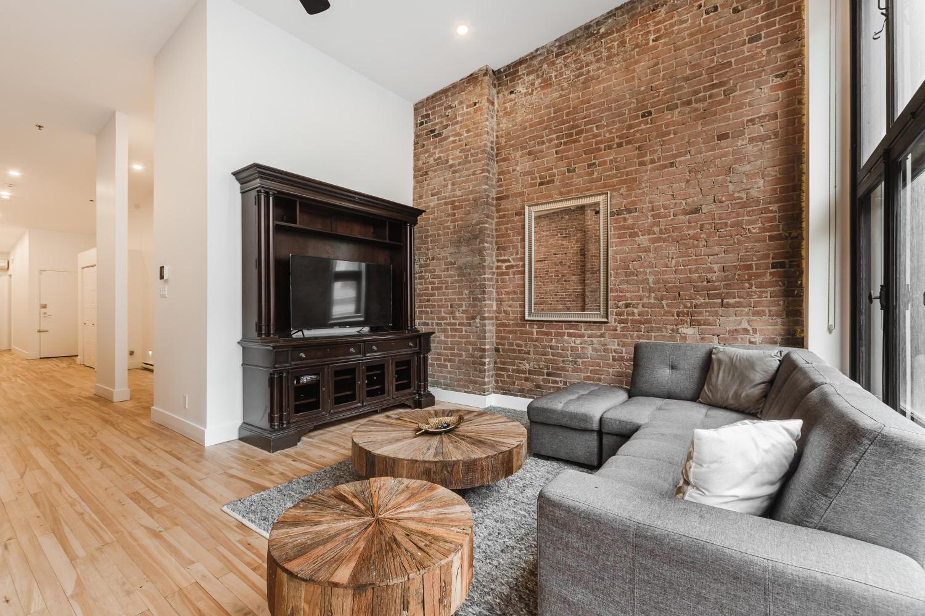 Elegant 3 Bedroom apartment in old port - 302