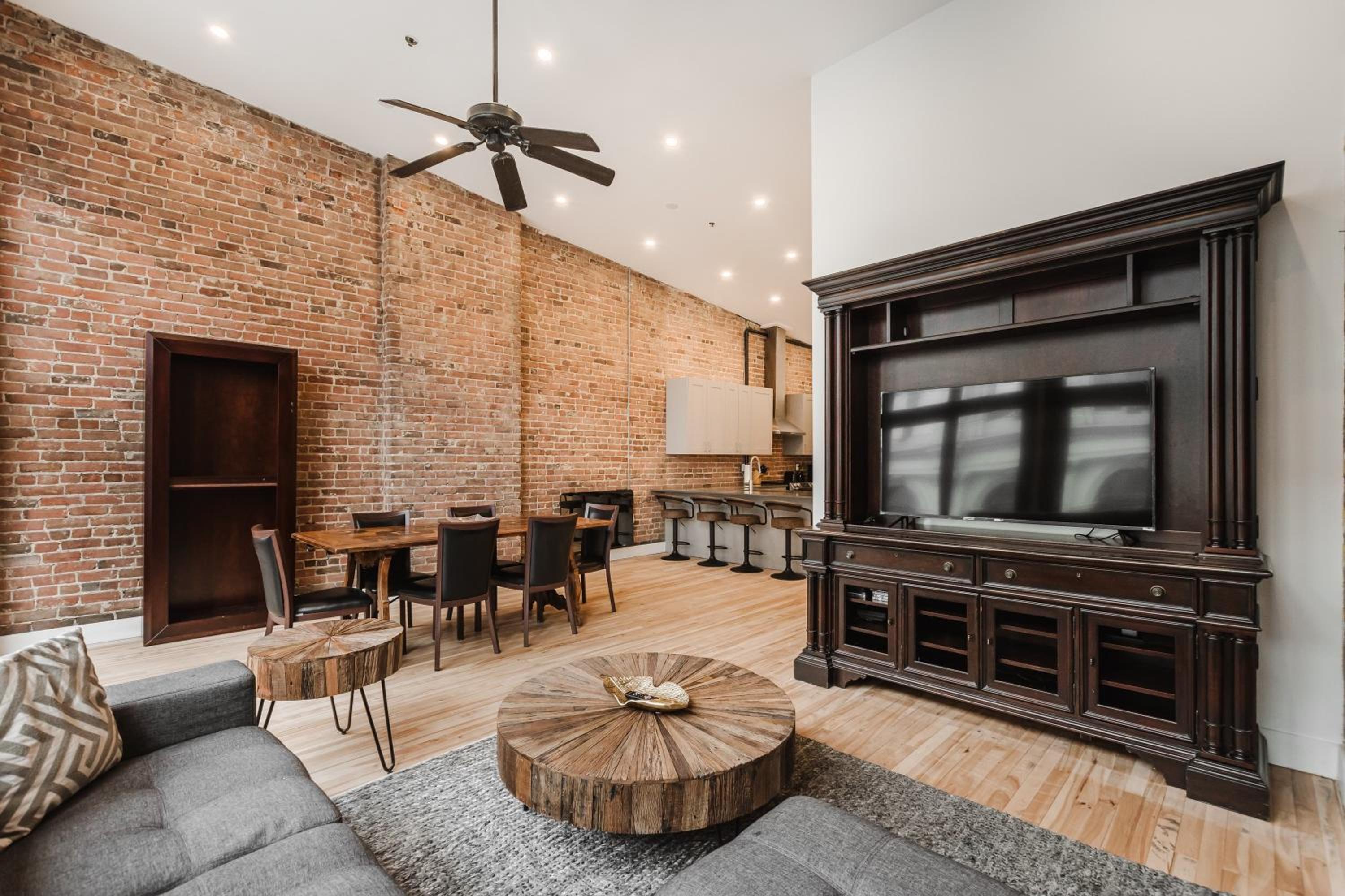 Elegant 3 Bedroom apartment in old port - 302