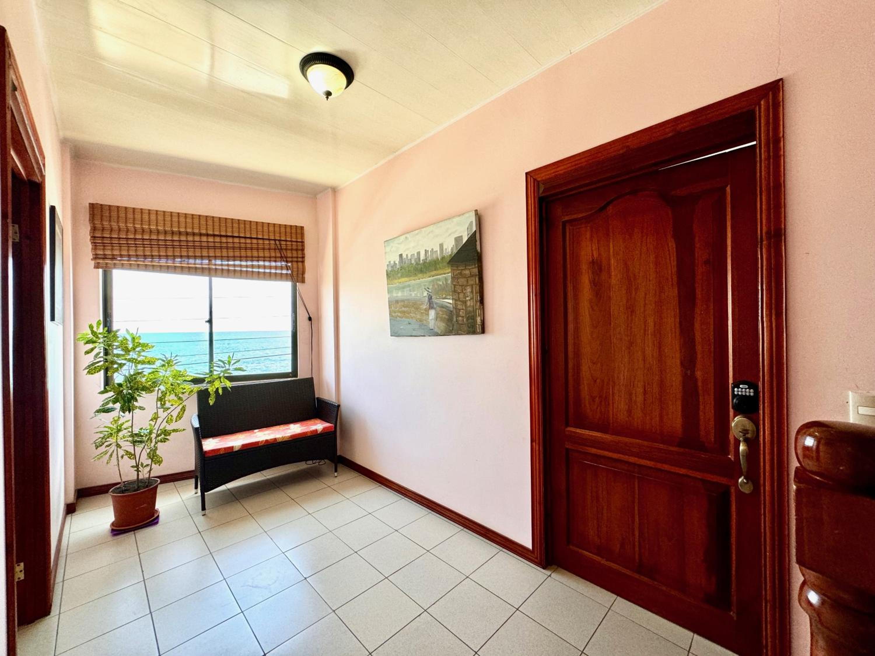 Apartamento con vista al mar en Limon en casa Flamingo