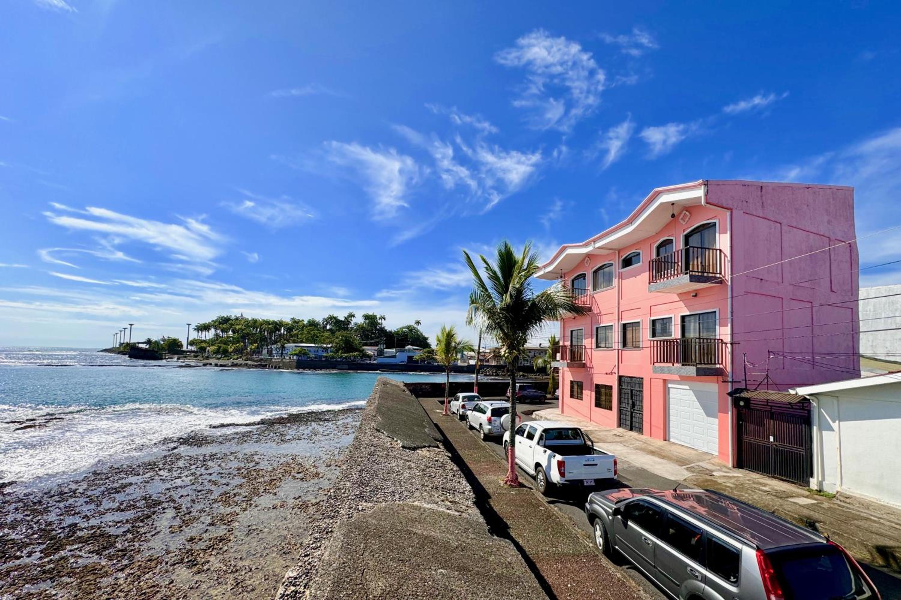 Apartamento con vista al mar en Limon en casa Flamingo
