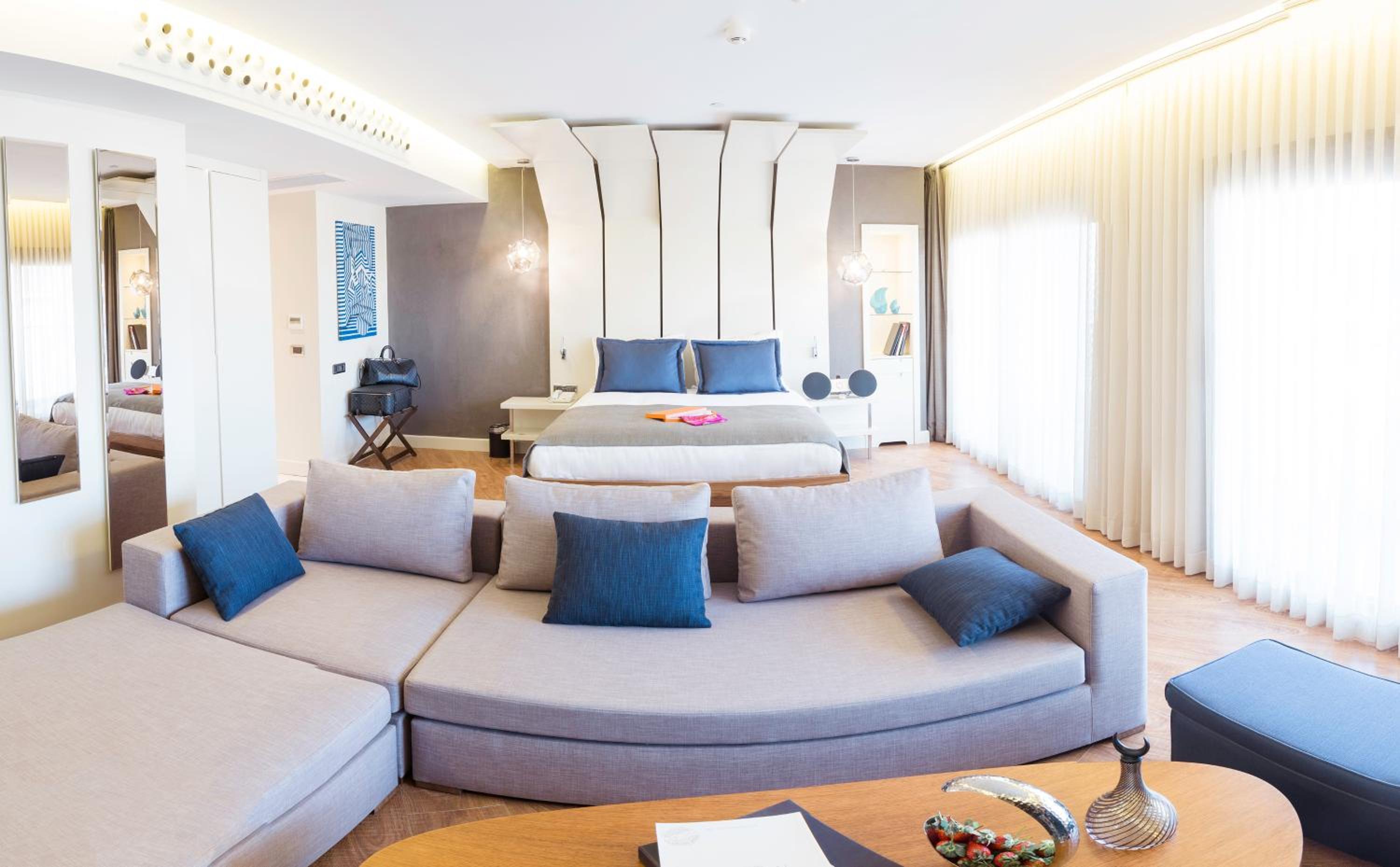 Maroon Otel Pera - Image 12