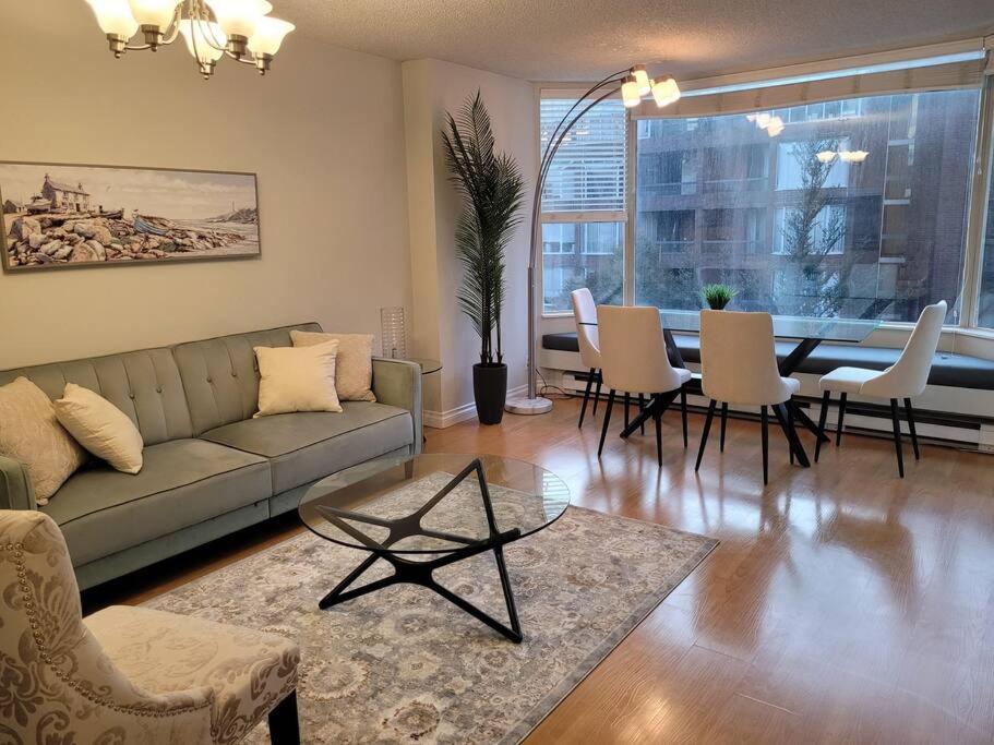 Beautiful 2 Beds Dwtn apt Free Parking King Bed