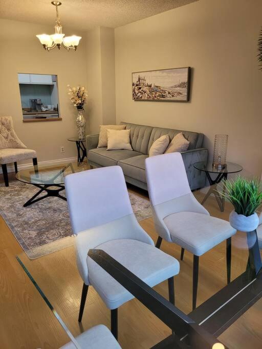 Beautiful 2 Beds Dwtn apt Free Parking King Bed