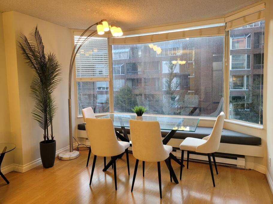 Beautiful 2 Beds Dwtn apt Free Parking King Bed