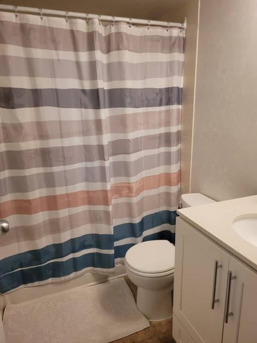 Beautiful 2 Beds Dwtn apt Free Parking King Bed