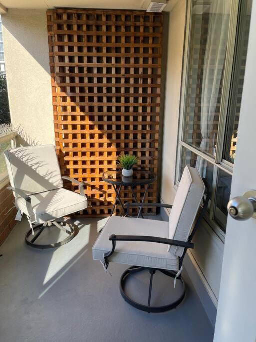 Beautiful 2 Beds Dwtn apt Free Parking King Bed