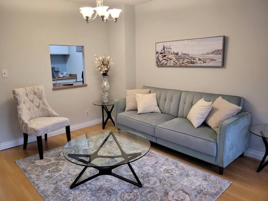 Beautiful 2 Beds Dwtn apt Free Parking King Bed