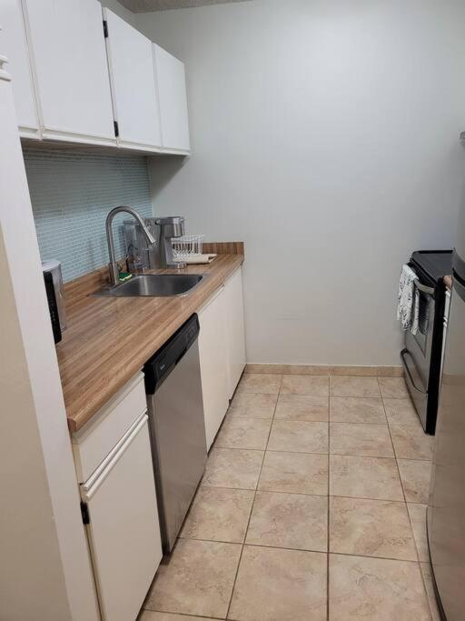 Beautiful 2 Beds Dwtn apt Free Parking King Bed