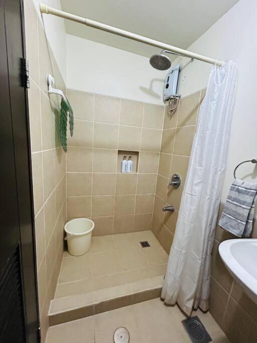1BR Calathea Place nr Airport, Netflix,50mbps Wifi