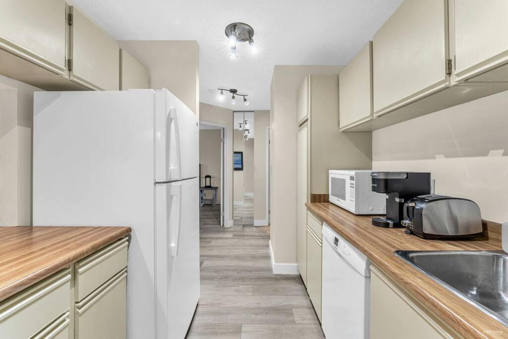 Beautiful City Two Beds Suite with Free Parking