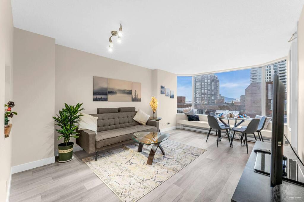 Beautiful City Two Beds Suite with Free Parking