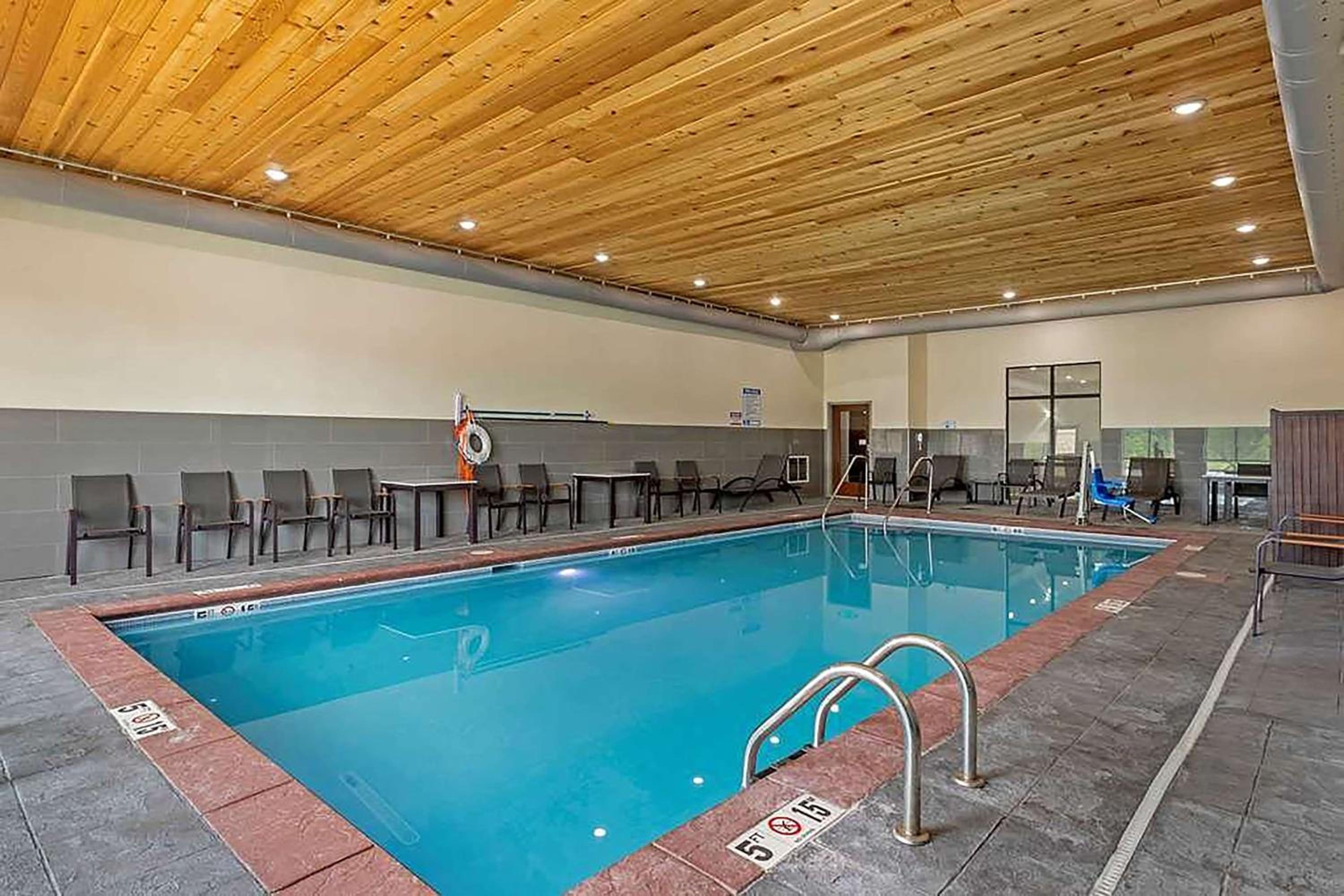 La Quinta Inn & Suites by Wyndham Coralville Iowa City view 4