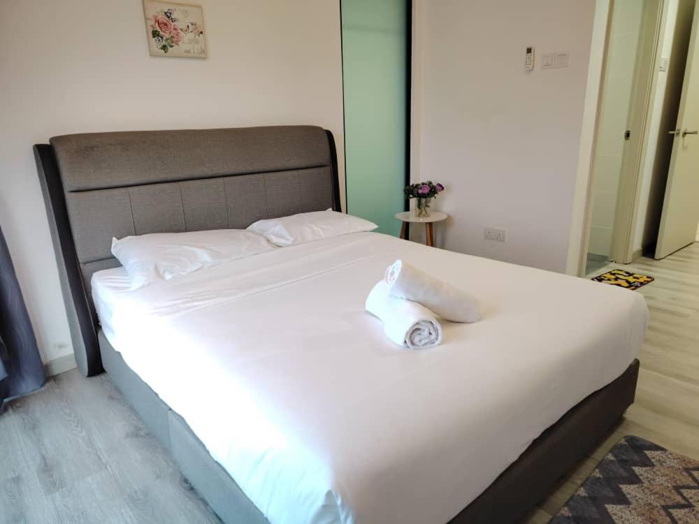 City View Southkey 2BR 2FREE 18F By Natol