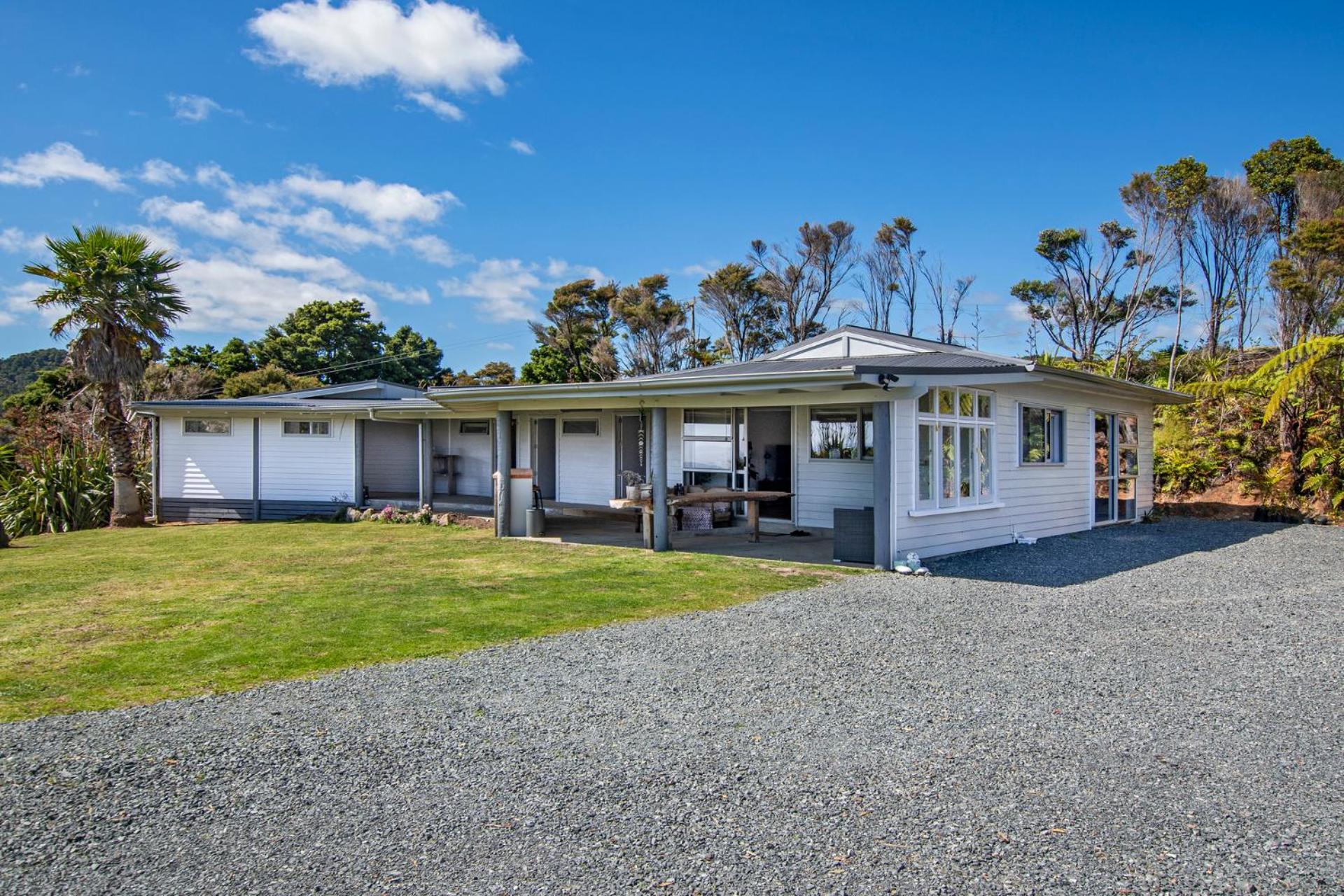 Waitorupai Retreat 1 - Sandy Bay Holiday Home