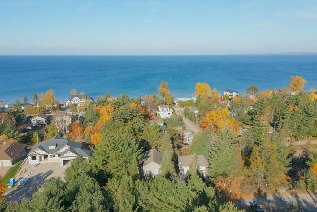 Cozy cottage on a private beach -Georgian Bay