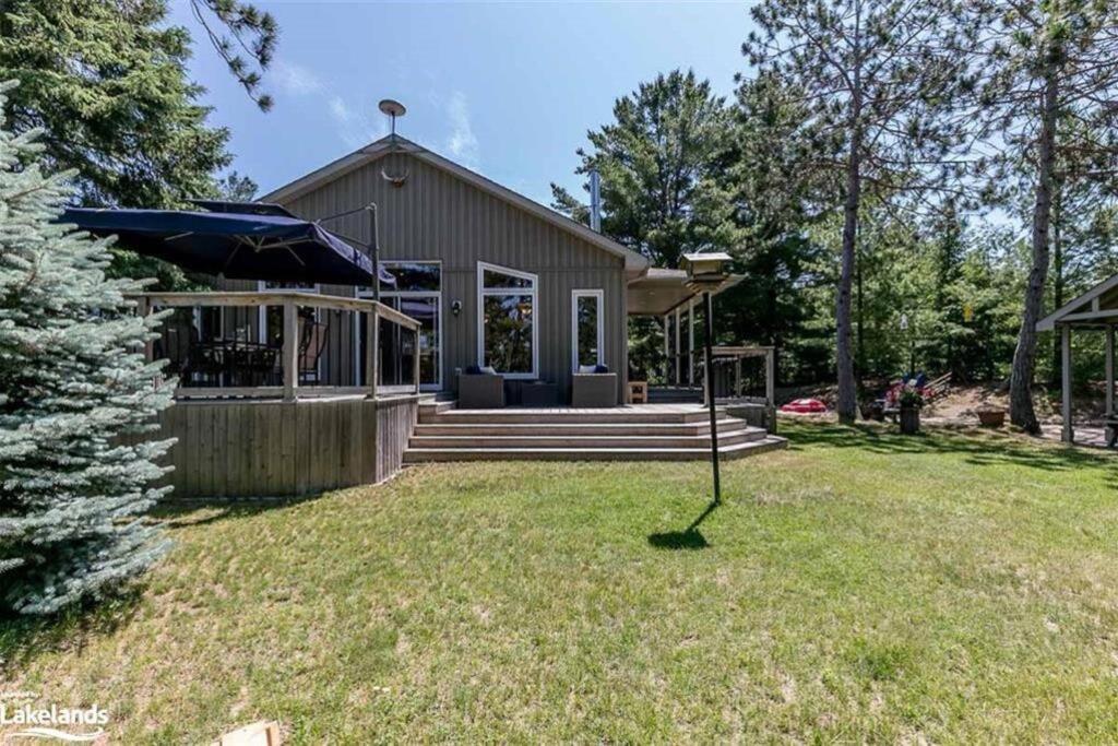 Cozy cottage on a private beach -Georgian Bay