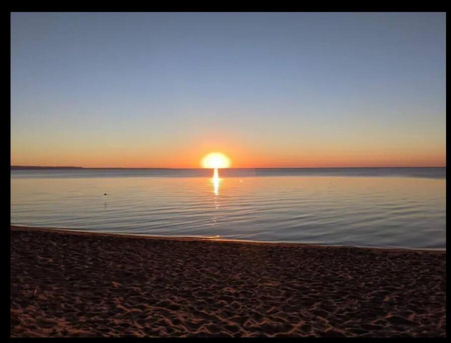 Cozy cottage on a private beach -Georgian Bay